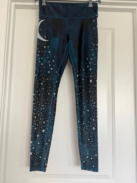 ALO Yoga Moon & Star Print Leggings - Teal/Black - Picture 2 of 7